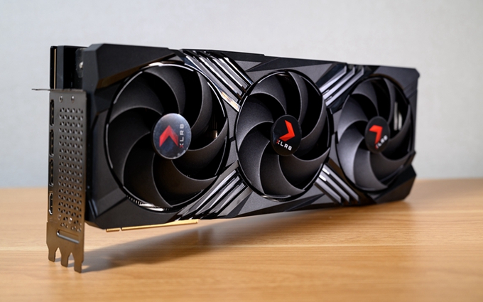 强劲性能还能保持小巧身材:PNY RTX 4090 24GB OC XLR8 VERTO显卡评测