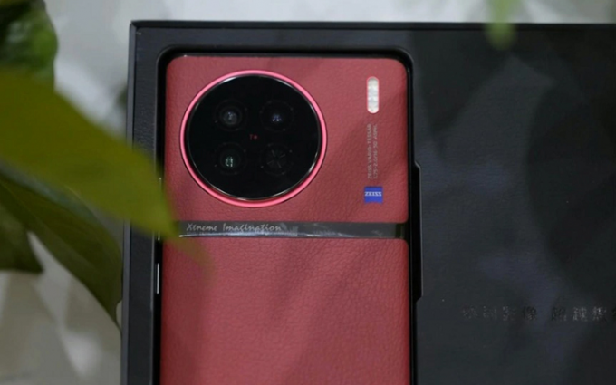 vivo X90 Pro详细规格出炉 配有一英寸主摄但无潜望式长焦与超声波指纹解锁