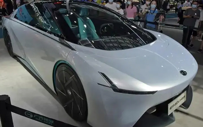 埃安高端轿跑广州车展首发，起售价或超30万，对标特斯拉Model 3
