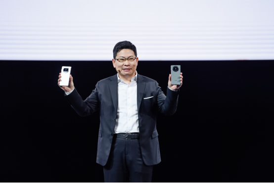 轻薄耀世，全能旗舰，HUAWEI Mate X3领启折叠屏手机新时代