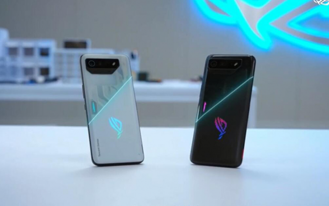 酷炫外观与性能散热全部拉满 腾讯ROG7系列游戏手机正式发布