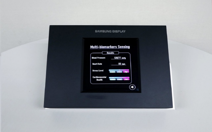 三星推出业内首款内置指纹、心率传感器的Sensor OLED，有望减少空间占用