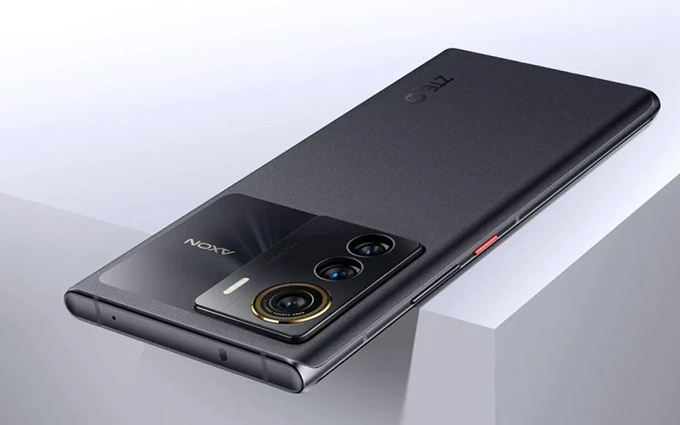 中兴Axon 50 Ultra 5G手机开启预约，双向北斗卫星消息暂未上线