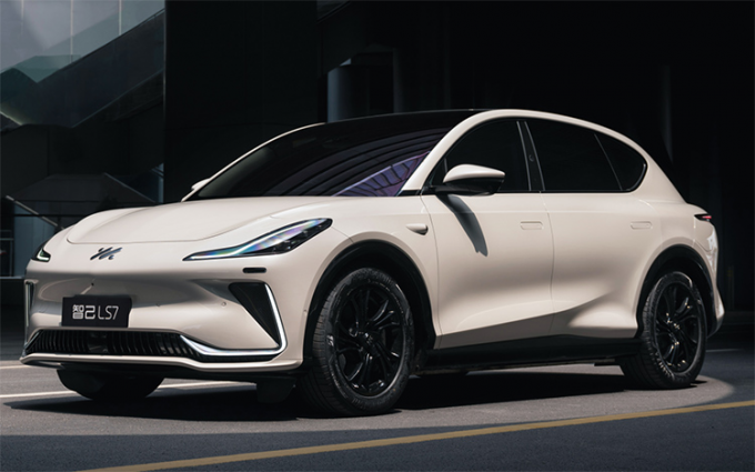 智己LS7两款新增车型上市：搭载全程AI舱 28.98万元起