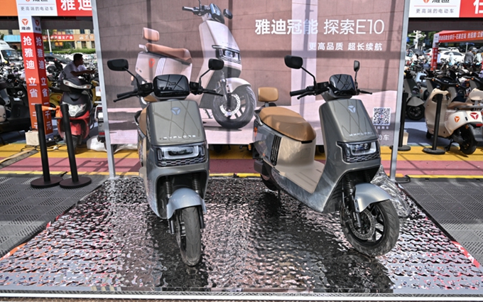 澎湃动力与灵敏操控并肩：雅迪冠能旗舰新品开启两轮电动车新时代