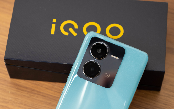 iQOO Z8简评：120W 超快闪充搭配天玑8200，要的就是一个“快”字！