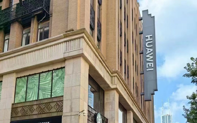 华为一机难求!iPhone15坑哭黄牛!今年的苹果为什么不香了?