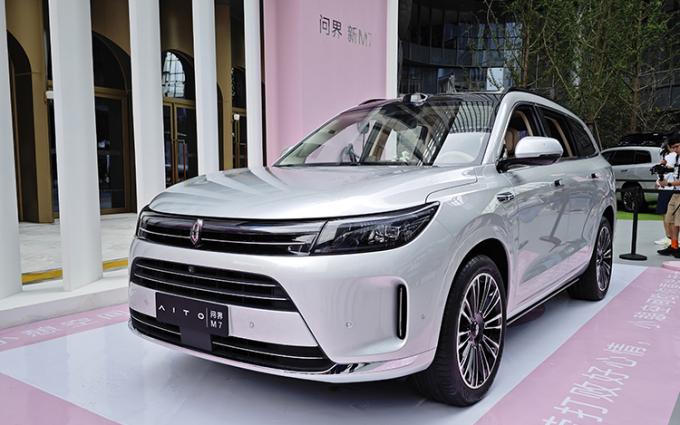 新款问界M7单日大定7000辆创新高 累计订单已突破5万辆