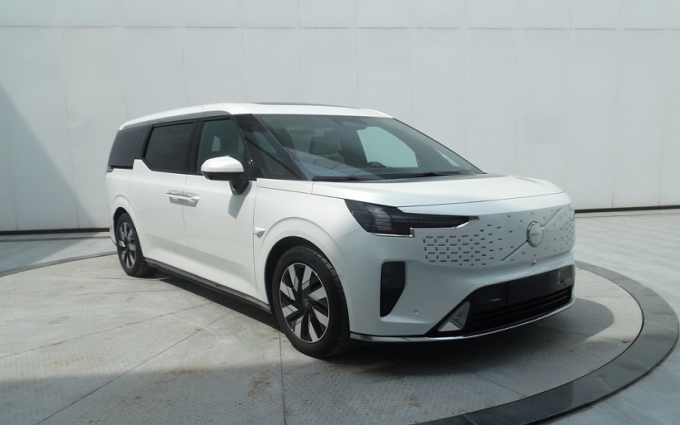 极氪009换壳？沃尔沃首款纯电MPV EM90亮相
