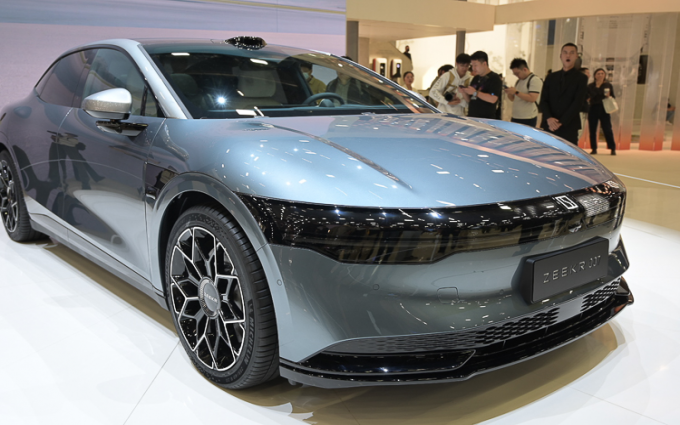 2023广州车展丨零百加速2.84秒，极氪007全球首秀广州车展预售22.49万元起