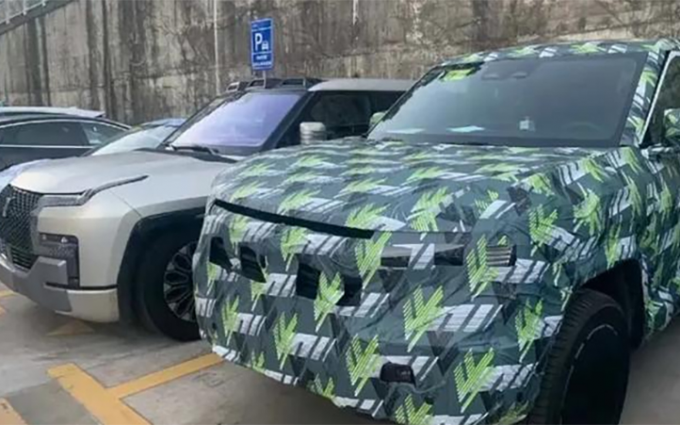 方程豹豹8谍照曝光：延续家族设计 预计明年上市