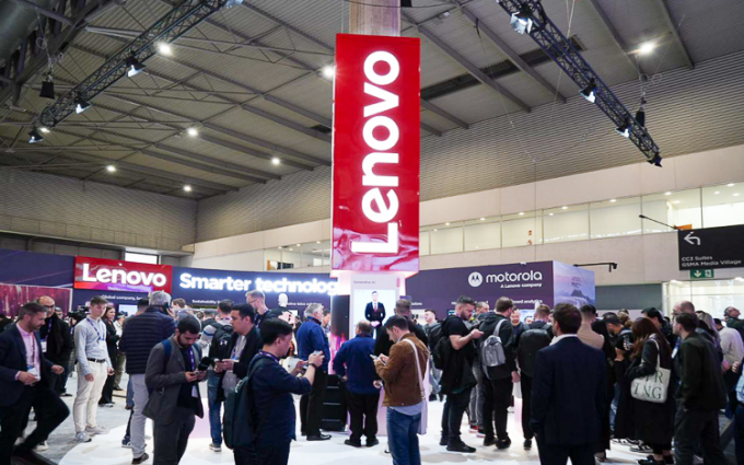 MWC2024丨透明屏笔记本与卷轴屏手机令人大开眼界，联想创新产品齐登场