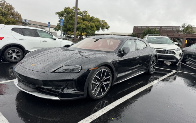 充电功率300kW，一度电续航8.16公里！新款Taycan海外测试数据曝光