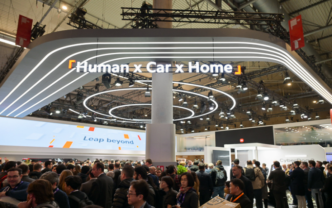 MWC2024丨小米14 Ultra海外价格贵了近一倍，小米汽车国内预计第二季度交付