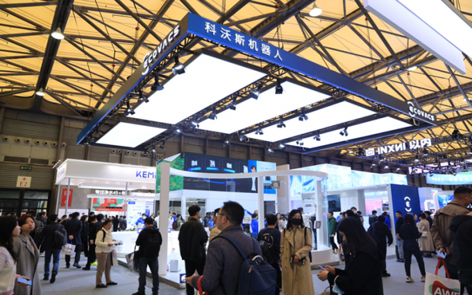 扫地、擦窗、割草全不在话下,科沃斯携多款机器人亮相AWE 2024