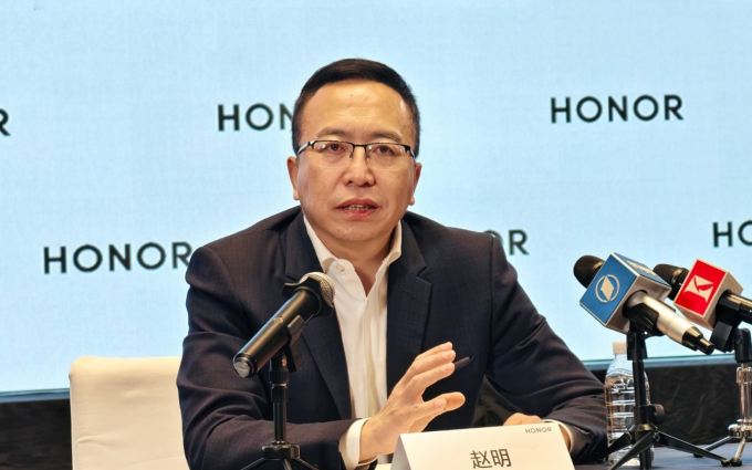 赵明：苹果华为跟进了荣耀AI路线，荣耀领先三年做梦都会笑醒