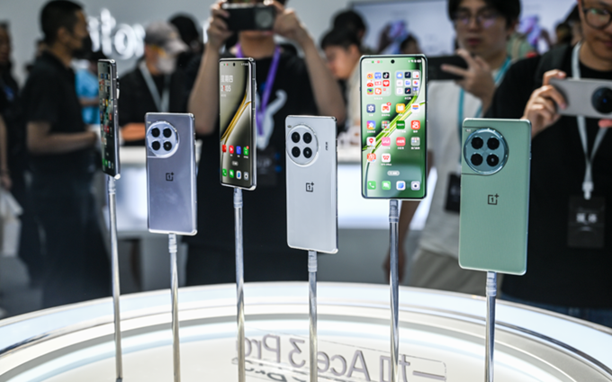 一加发布Ace 3 Pro手机：6100mAh超大电池，3199元起轻松拿捏手游大作