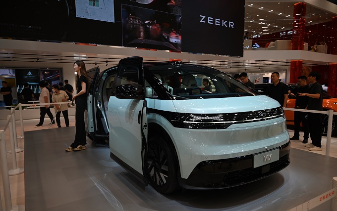 009光辉+ MIX领衔！粤港澳车展，极氪用MPV“博眼球”