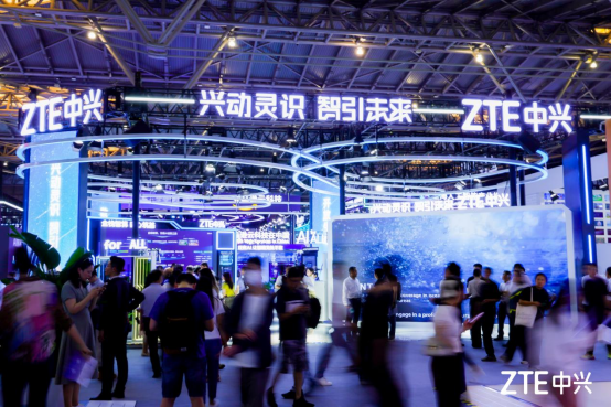 中兴系列终端亮相2024世界人工智能大会，六大主题引领AI 科技潮流