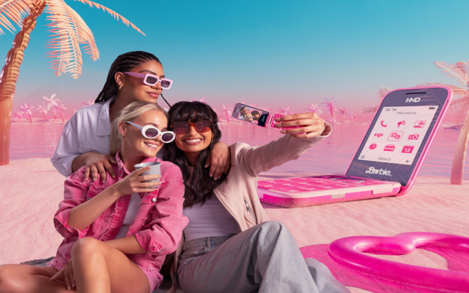 HMD BARBIE™ PHONE，芭比照进现实