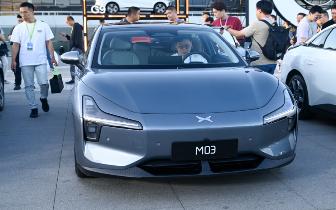 小鹏发布MONA M03：11.98万元起，实力不输20万元轿车