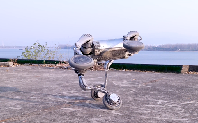 最近这一条机器“狗”秀翻了!不仅上山入水,还能跳街舞!