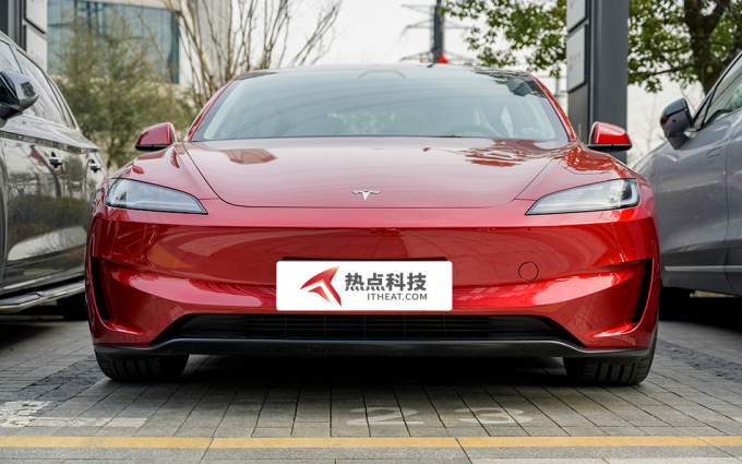 特斯拉Model 3高性能全驱版，最强Model 3？