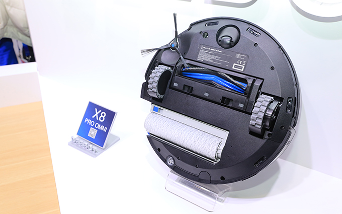扫地机进化为滚筒活水洗地!科沃斯CES2025带来多款高能机器人
