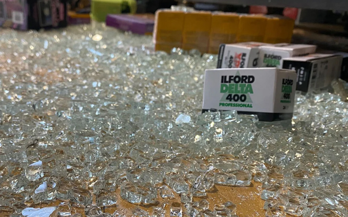 美国零元购新目标 相机店被抢5万美元摄影器材