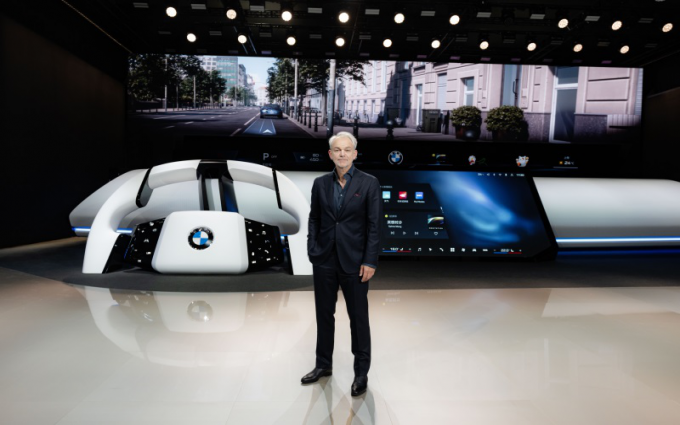 BMW首创全景iDrive涵盖众多“黑科技”，全新交互界面重新定义人机交互