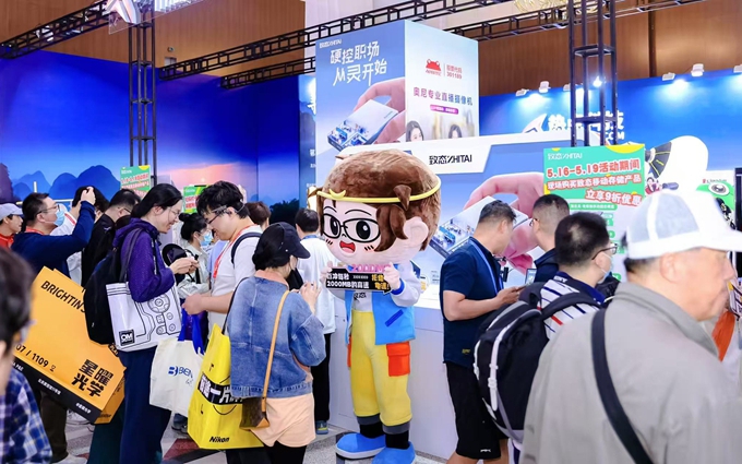 致态灵先锋版PSSD与PRO专业高速存储卡亮相P&E：超高速传输让效率大幅提升