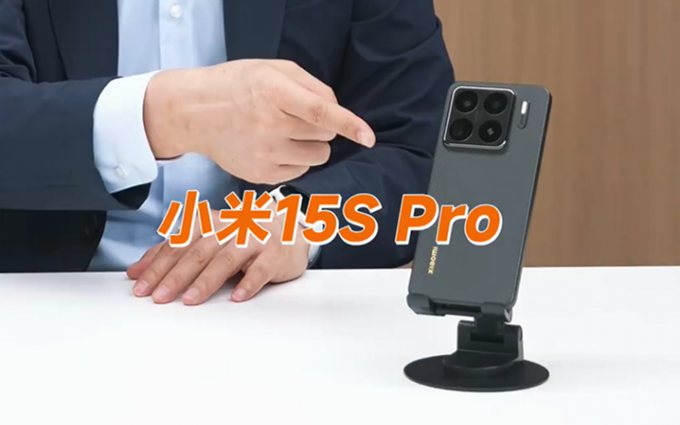 够高端！小米15S Pro真机曝光，龙鳞纤维后盖搭配玄戒标识闪光灯