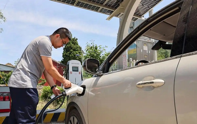 新能源汽車下鄉(xiāng)，與光伏發(fā)電是絕配？