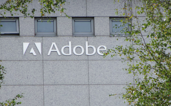 Adobe发布Firefly手机应用，旨在整合多家大模型