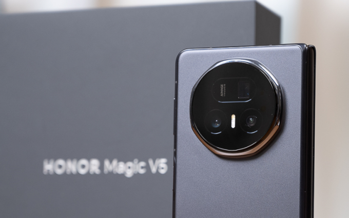 荣耀Magic V5 测评：AI折叠屏手机，轻薄、性能与影像新标杆