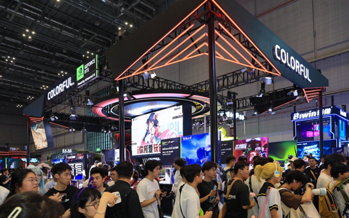 七彩虹携iGame柒小希硬件套装亮相BW2025：让PC与二次元完美融合