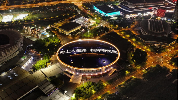 23万用户共赴热爱 2025岚图用户之夜震撼开启 岚图FREE+惊喜上市