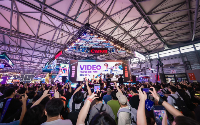 佳能VR解决方案打破次元壁 TIM&LKs现身CJ2025为佳能青春好视频大赛颁奖