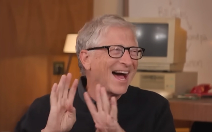 比尔盖茨爆料自己最爱用的手机:是三星老总免费送的Fold折叠屏