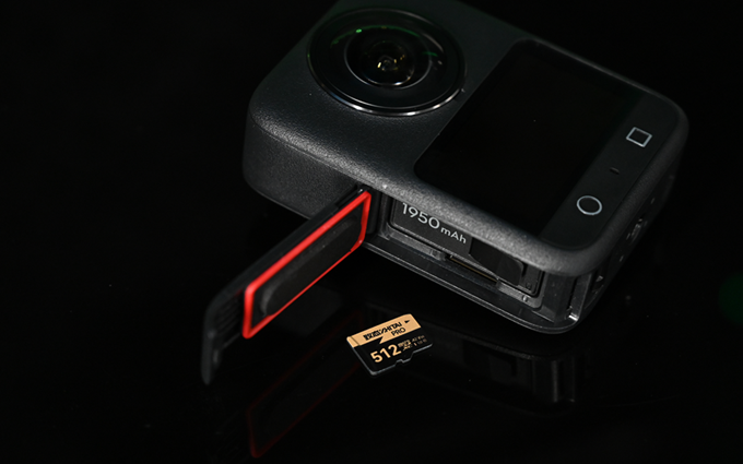 大疆OSMO 360全景相机，搭配致态PRO专业高速存储卡，告别存储不足烦恼！