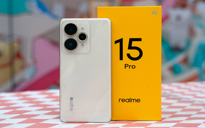 真我15 Pro评测:轻薄手感兼有长续航,年轻人的夜拍新神器