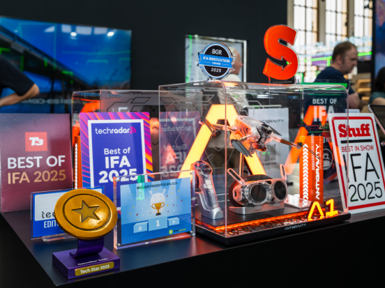 首秀横扫 16 个大奖!影翎全景无人机 A1 柏林出道即高光