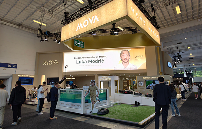 不只是有双臂扫地机+爬楼组件！IFA2025的MOVA展台，新奇产品有点多