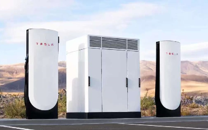 最高功率500kW！特斯拉首个V4超充桩投入运营