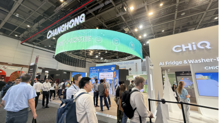 全球首次亮相!长虹熊猫主题家电在IFA展上惊艳外国友人