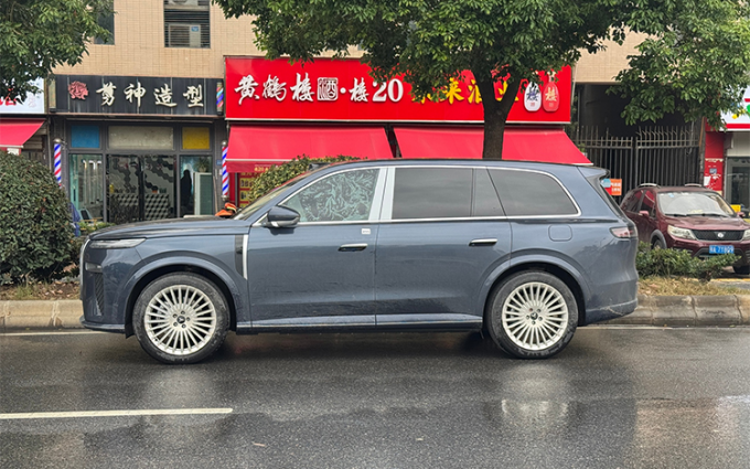 岚图泰山实车图曝光，将于11月正式上市