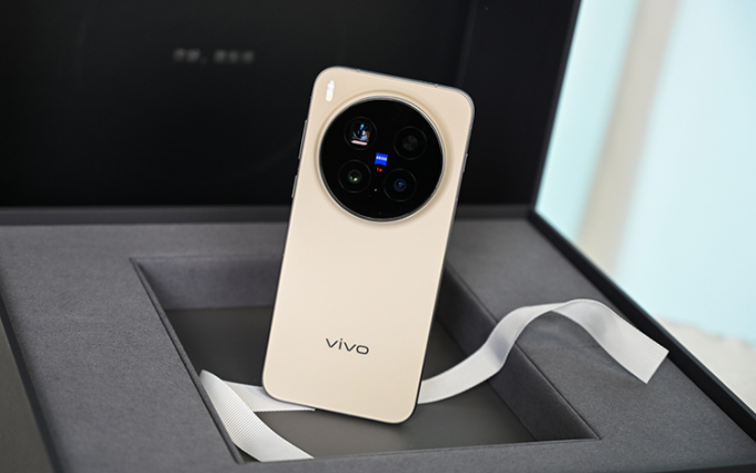 vivo官宣，X300 Pro将首发搭载云台级主摄LYT-828