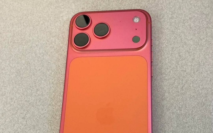 iPhone 17 Pro/Pro Max被曝出现机身变色问题，星宇橙与深蓝色中招