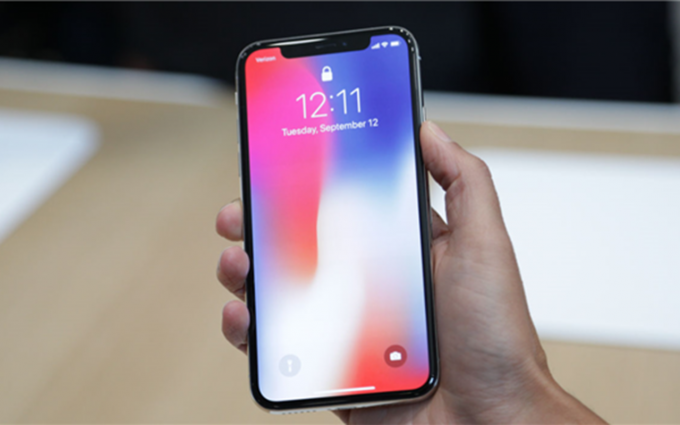 华为再次站立顶端 苹果要靠iPhone X绝地求生？