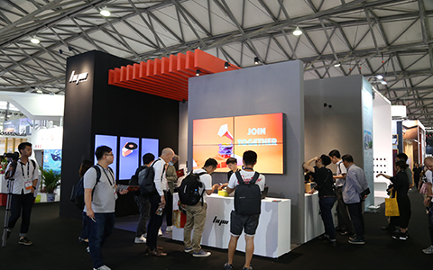CES Asia 2018丨有声也有型 HYM展示新品黑胶智能音箱